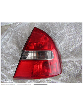 Farolim trás Mitsubishi Carisma ano 2001