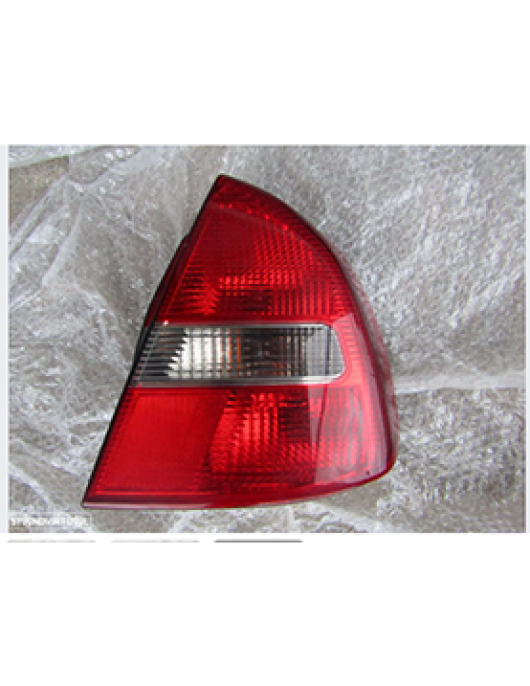 Farolim trás Mitsubishi Carisma ano 2001