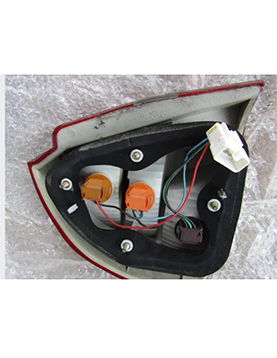 Farolim trás Mitsubishi Carisma ano 2001