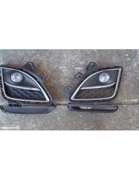 Grelhas de farol de nevoeiro e um farol de nevoeiro MAZDA 6 ano 2010