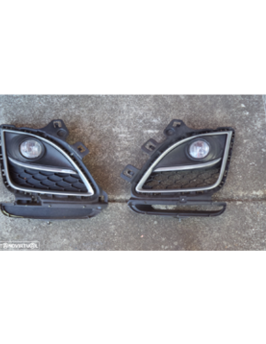 Grelhas de farol de nevoeiro e um farol de nevoeiro MAZDA 6 ano 2010