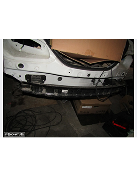 Reforço para-choques tras Mercedes CLA ano 2013 a 2018 original em bom estado